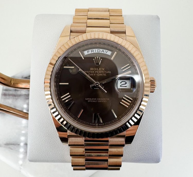 Rolex Day-date 40 40mm Fluted Bezel Everose Gold Chocolate Roman Dial Presidential Band 228235