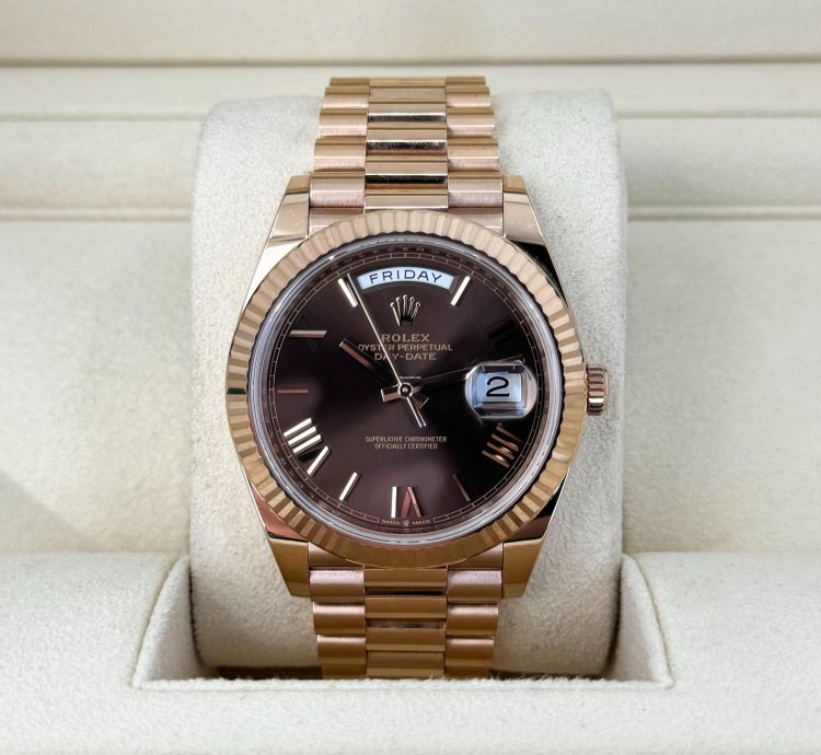 Rolex Day-date 40 40mm Fluted Bezel Everose Gold Chocolate Roman Dial Presidential Band 228235