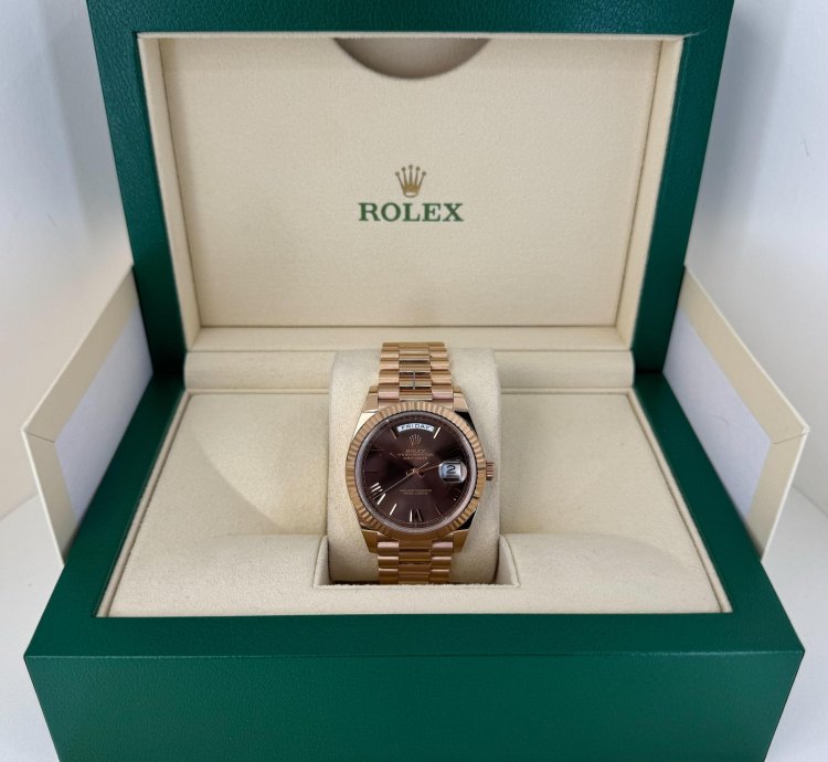 Rolex Day-date 40 40mm Fluted Bezel Everose Gold Chocolate Roman Dial Presidential Band 228235