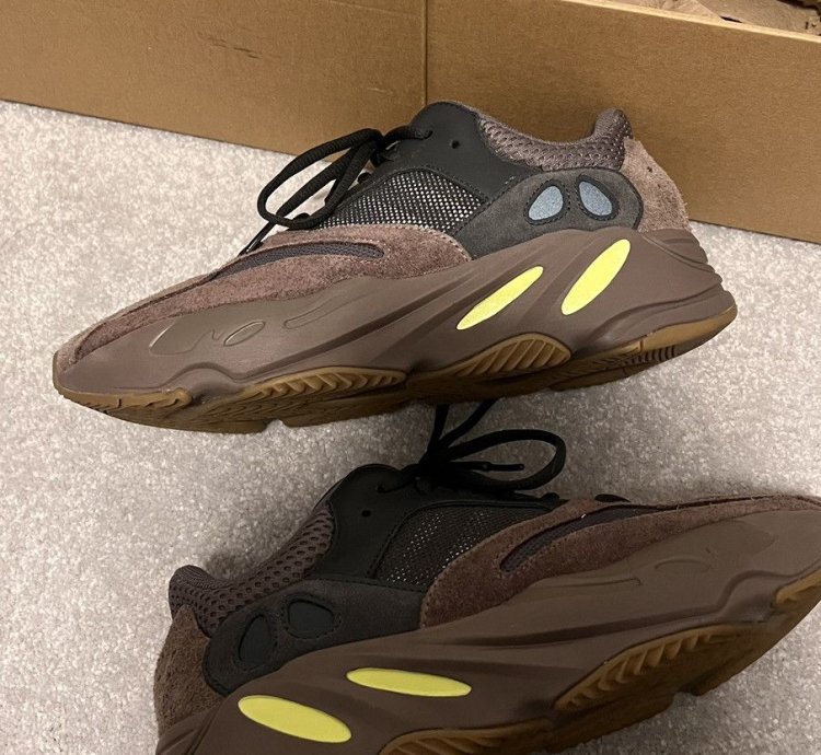 Yeezy Boost 700 Mauve