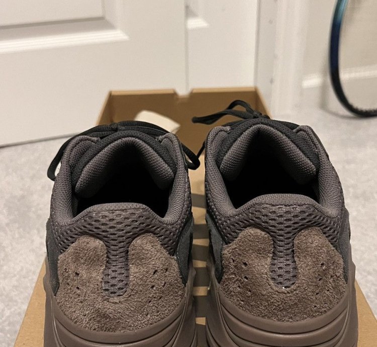Yeezy Boost 700 Mauve