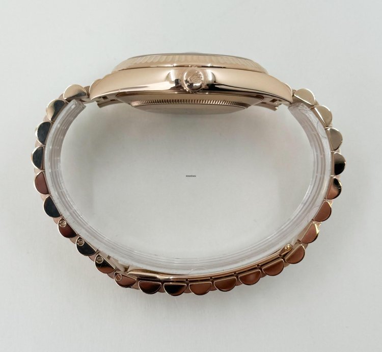 Rolex Day-date 40 40mm Fluted Bezel Everose Gold Chocolate Roman Dial Presidential Band 228235