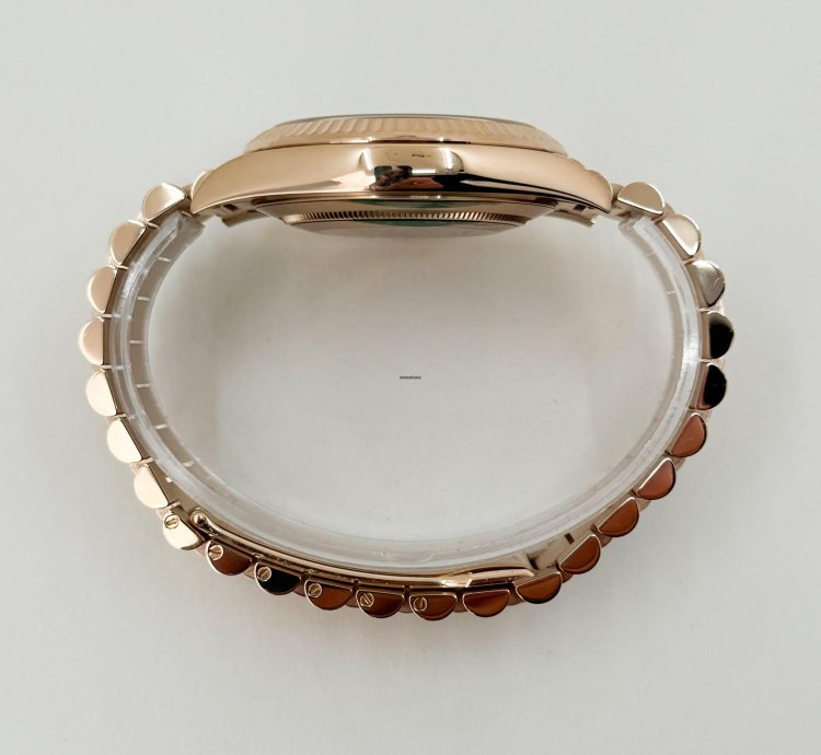 Rolex Day-date 40 40mm Fluted Bezel Everose Gold Chocolate Roman Dial Presidential Band 228235