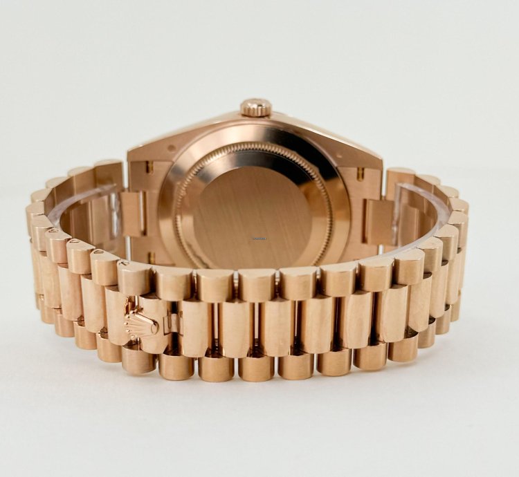Rolex Day-date 40 40mm Fluted Bezel Everose Gold Chocolate Roman Dial Presidential Band 228235