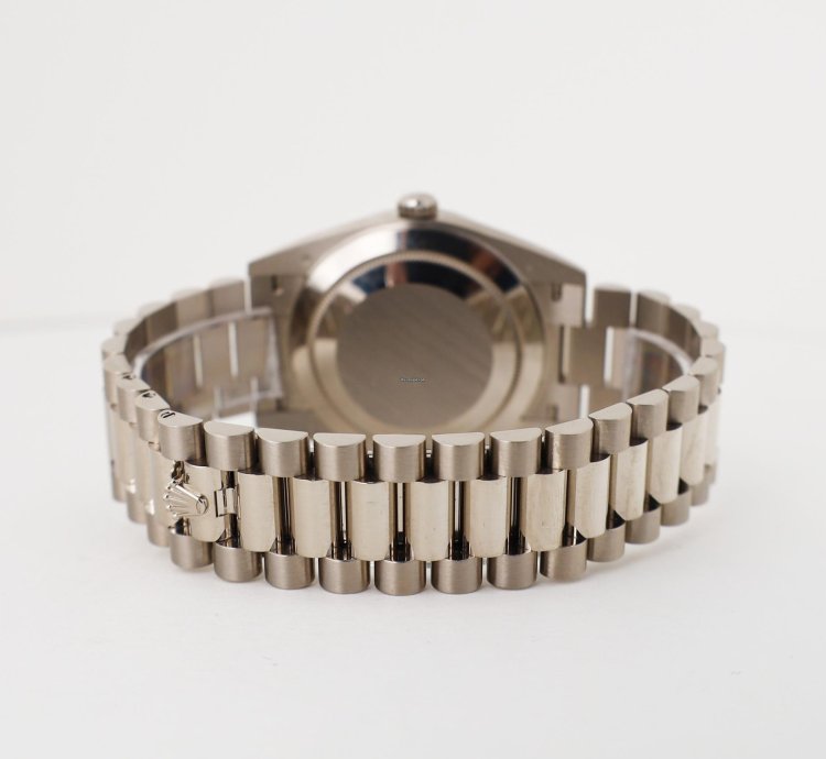 Rolex Day-date 40 40mm Fluted Bezel White Gold Olive Green Roman Dial Presidential Band