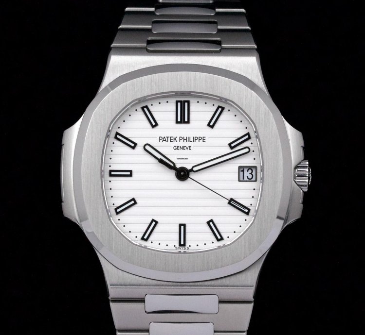 Patek Philippe Nautilus 5711 White Dial Full Set 2017