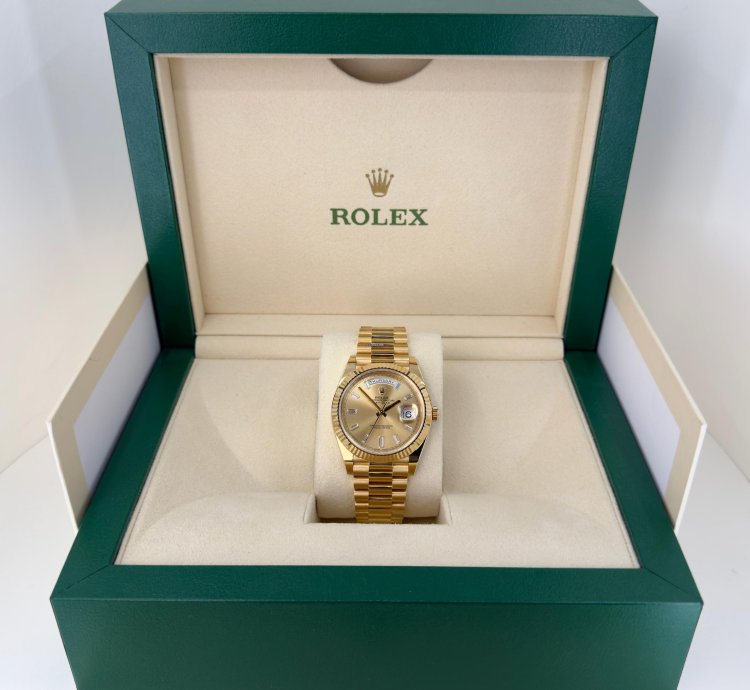 Rolex Day-date 40 40mm Fluted Bezel Yellow Gold Champagne Baguette Diamond Dial Presidential Band