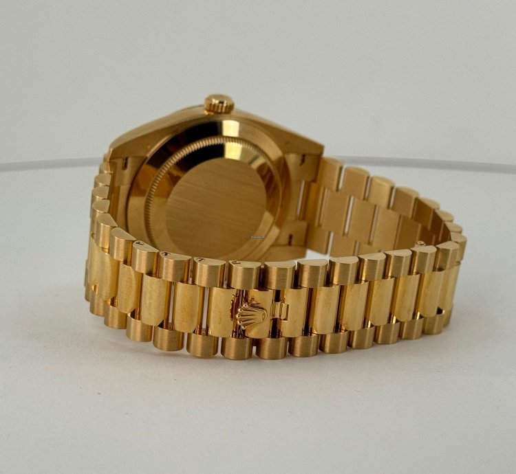 Rolex Day-date 40 40mm Fluted Bezel Yellow Gold Champagne Baguette Diamond Dial Presidential Band