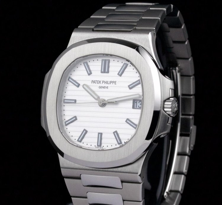 Patek Philippe Nautilus 5711 White Dial Full Set 2017