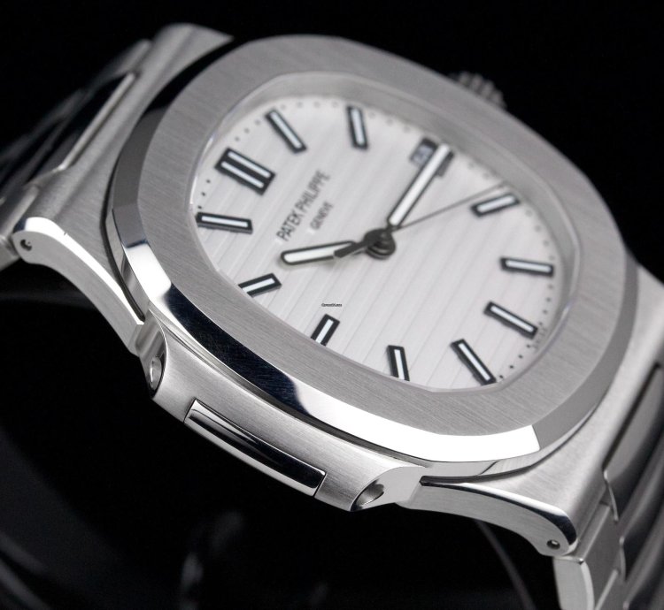 Patek Philippe Nautilus 5711 White Dial Full Set 2017