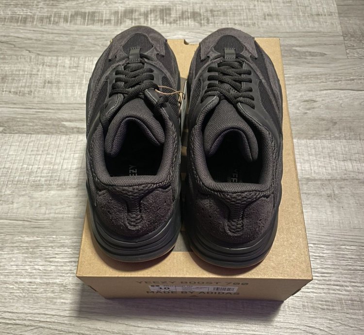 Yeezy Boost 700 Utility Black