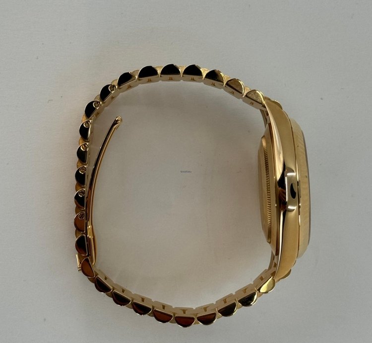 Rolex Day-date 40 40mm Fluted Bezel Yellow Gold Champagne Baguette Diamond Dial Presidential Band