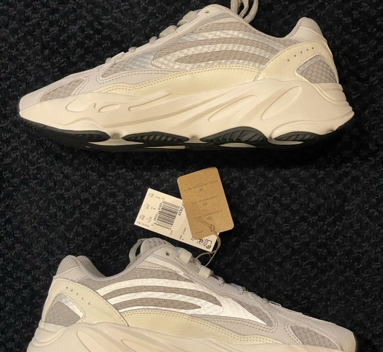 Yeezy Boost 700 V2 Static