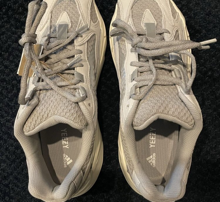 Yeezy Boost 700 V2 Static