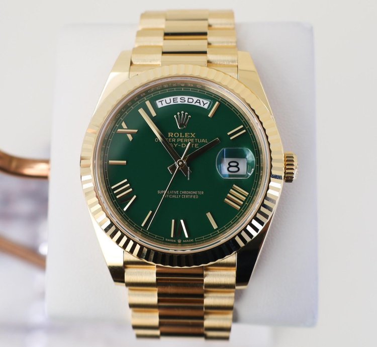 Rolex Day-date 40 40mm Fluted Bezel Yellow Gold Green Roman Dial Presidential Bracelet 228238