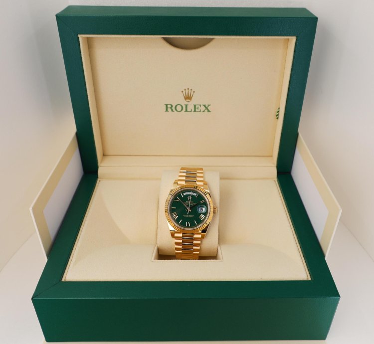 Rolex Day-date 40 40mm Fluted Bezel Yellow Gold Green Roman Dial Presidential Bracelet 228238