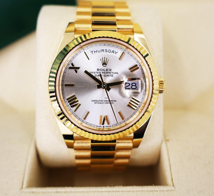 Rolex Day-date 40 40mm Fluted Bezel Yellow Gold Silver Roman Dial Presidential Band 228238