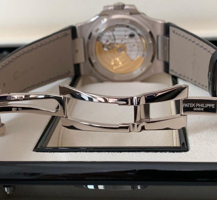 Patek Philippe Nautilus 5711g With Coat Of Arms Of Spain Royal Family Full Set 2009