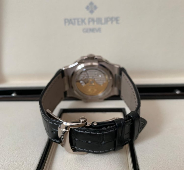 Patek Philippe Nautilus 5711g With Coat Of Arms Of Spain Royal Family Full Set 2009