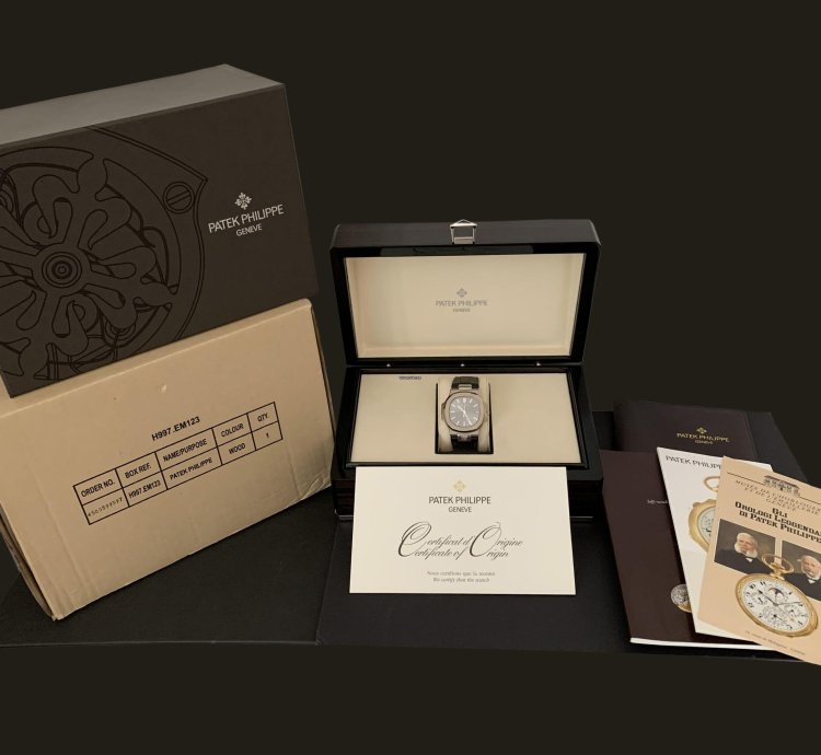 Patek Philippe Nautilus 5711g With Coat Of Arms Of Spain Royal Family Full Set 2009