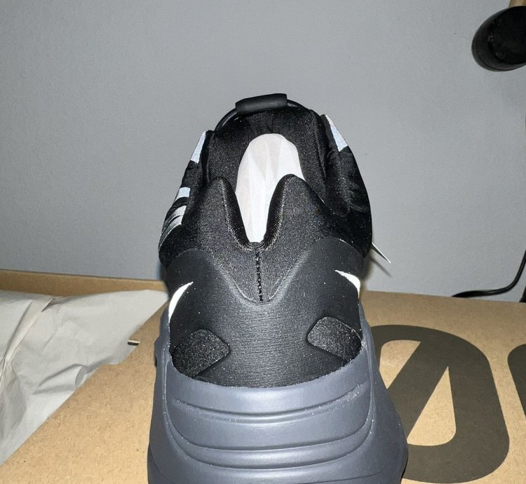 Yeezy Boost 700 V2vanta