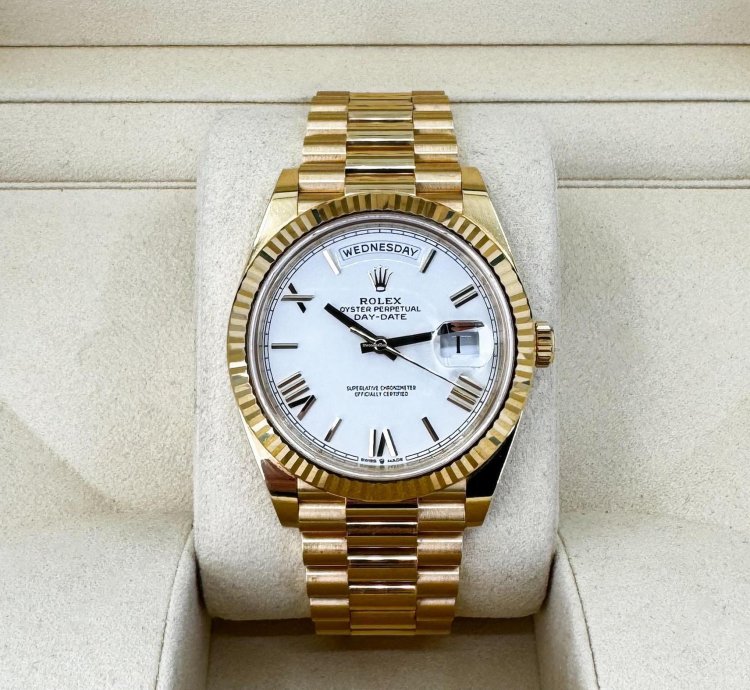 Rolex Day-date 40 40mm Fluted Bezel Yellow Gold White Roman Dial Presidential Band 228238