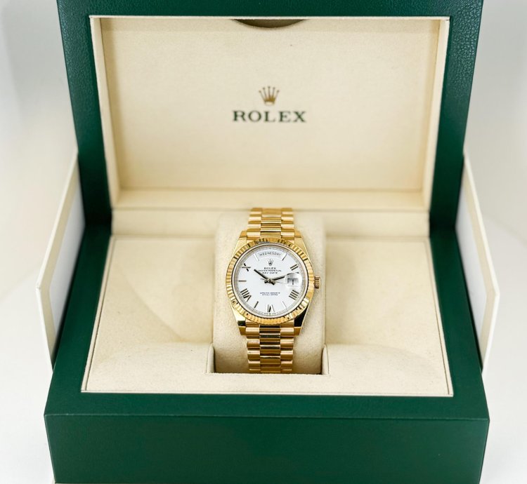 Rolex Day-date 40 40mm Fluted Bezel Yellow Gold White Roman Dial Presidential Band 228238
