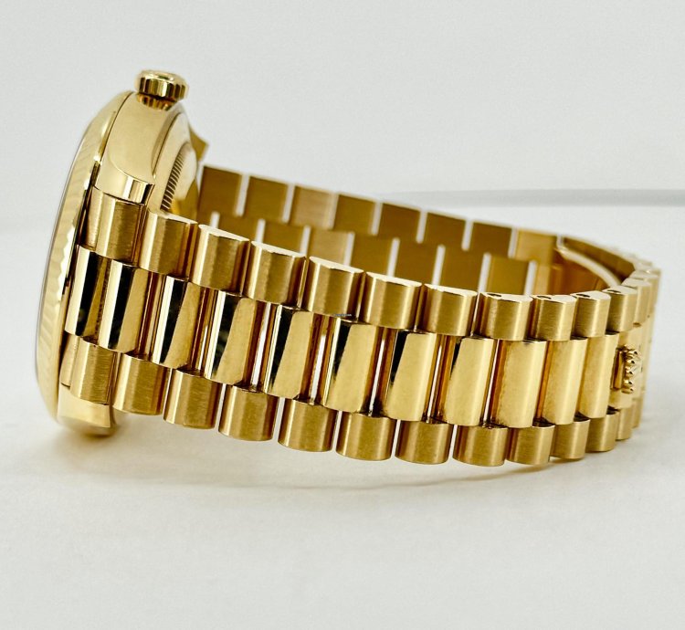 Rolex Day-date 40 40mm Fluted Bezel Yellow Gold White Roman Dial Presidential Band 228238