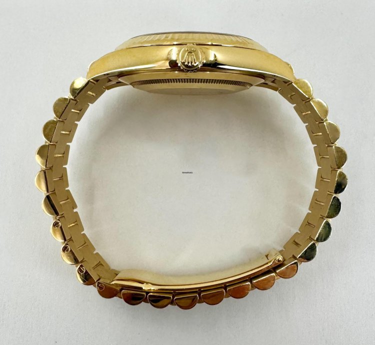 Rolex Day-date 40 40mm Fluted Bezel Yellow Gold White Roman Dial Presidential Band 228238