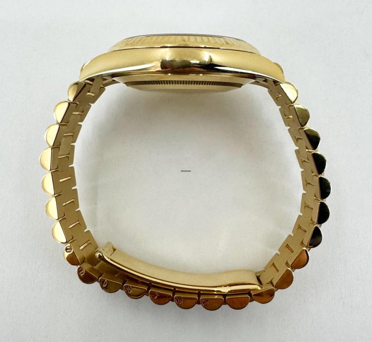 Rolex Day-date 40 40mm Fluted Bezel Yellow Gold White Roman Dial Presidential Band 228238