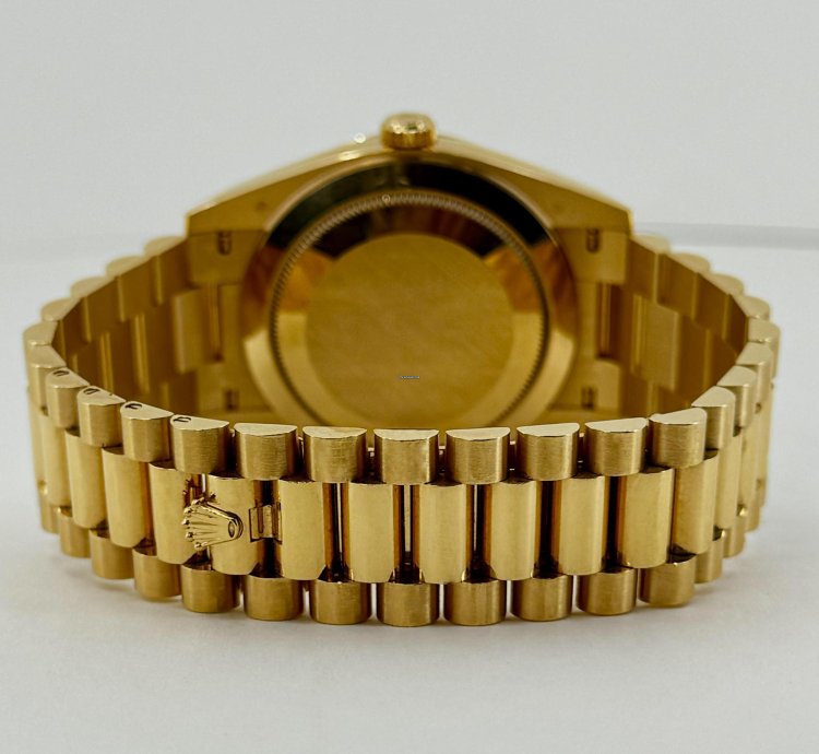 Rolex Day-date 40 40mm Fluted Bezel Yellow Gold White Roman Dial Presidential Band 228238