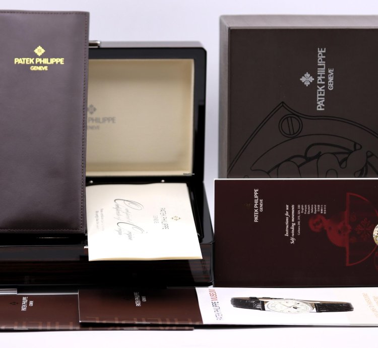 Patek Philippe Nautilus 5711g-001 White Gold Full Set 2008