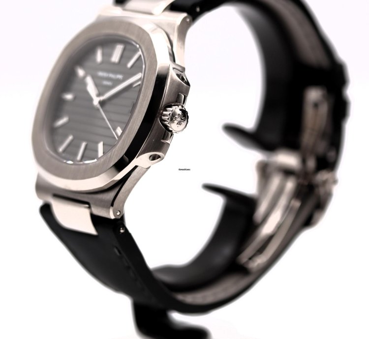 Patek Philippe Nautilus 5711g-001 White Gold Full Set 2008