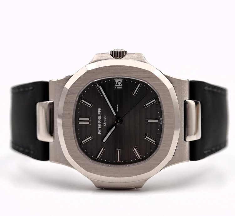 Patek Philippe Nautilus 5711g-001 White Gold Full Set 2008