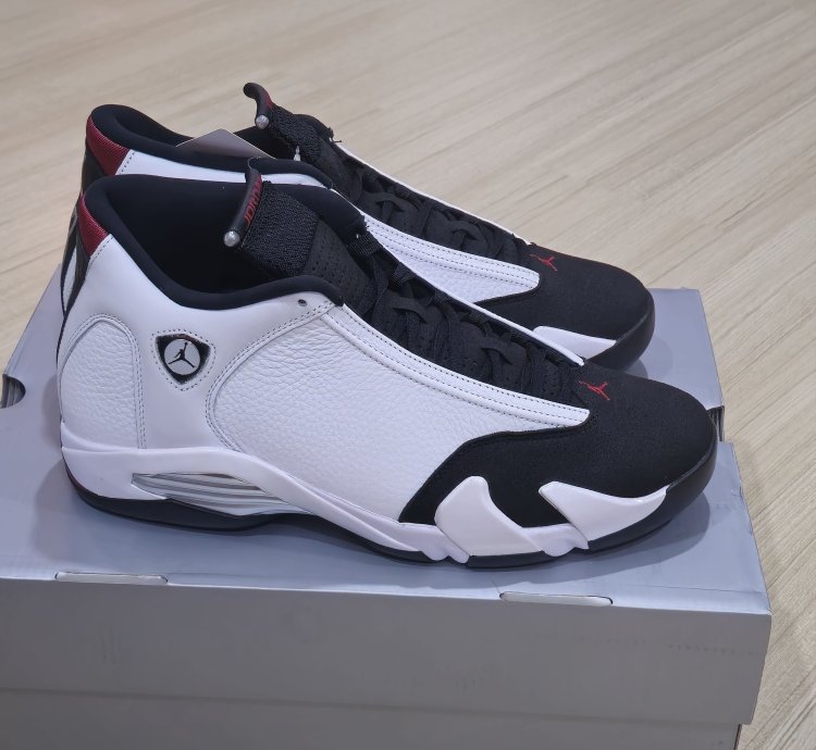 Air Jordan 14 Retro Black Toe