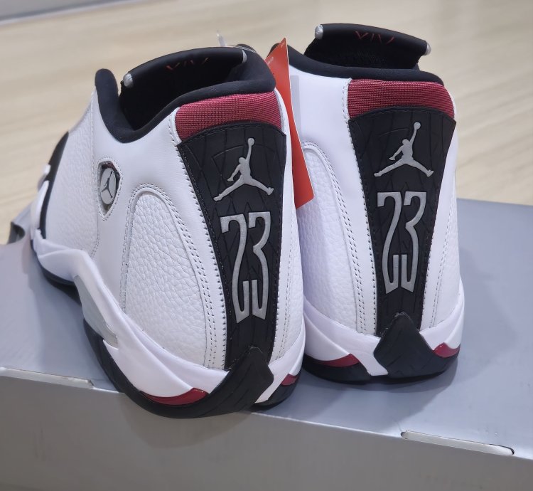 Air Jordan 14 Retro Black Toe