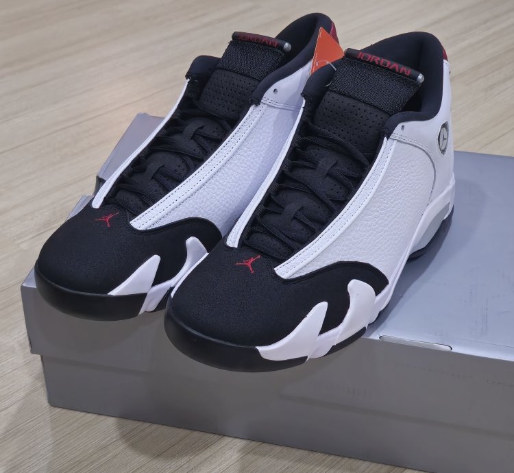 Air Jordan 14 Retro Black Toe
