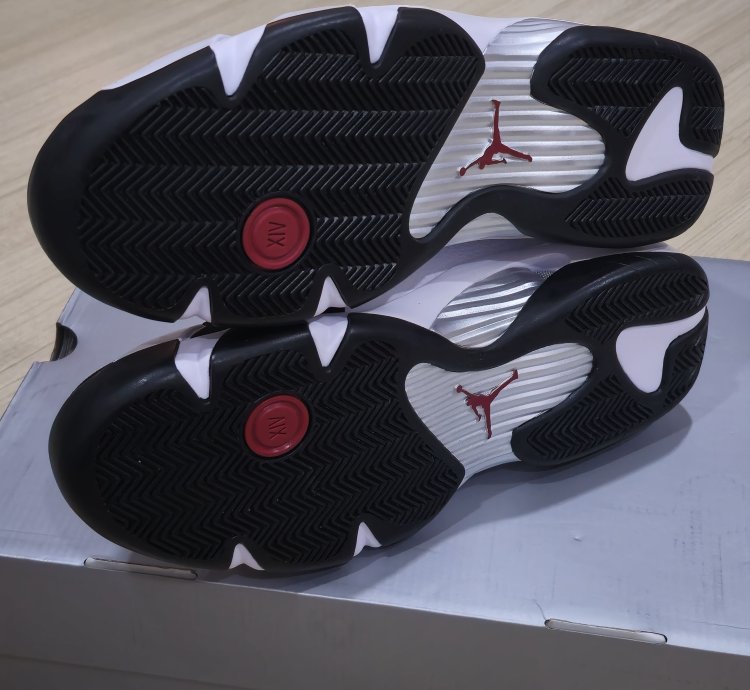 Air Jordan 14 Retro Black Toe