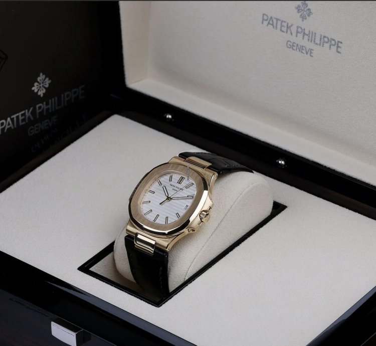 Patek Philippe Nautilus 5711j 2009 Sehr Gut Full Set