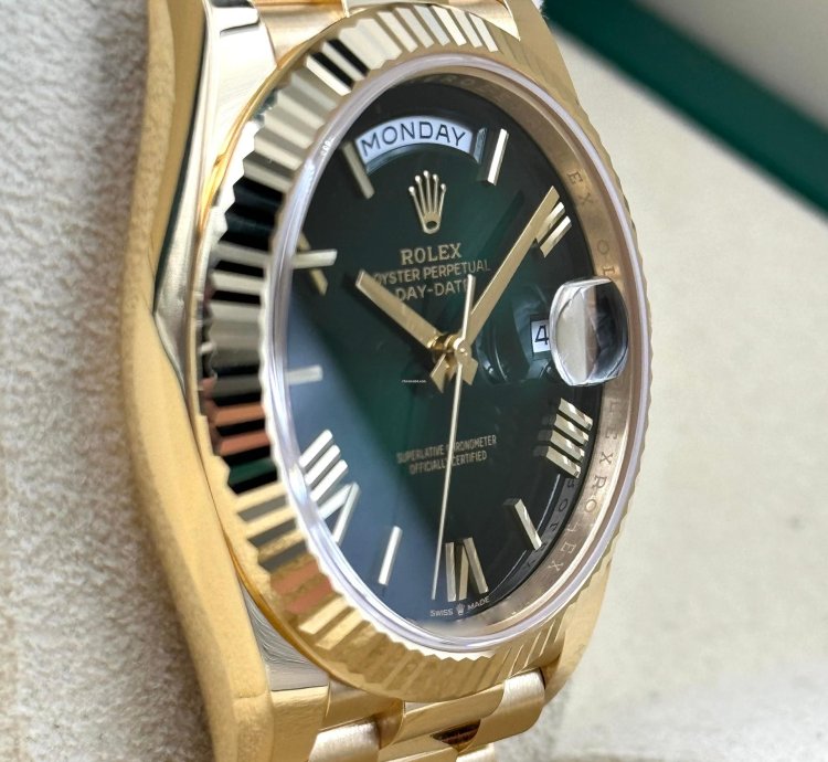 Rolex Day-date 40 40mm Green Ombre Dial Yellow Gold Bracelet 228238 Unworn 2025