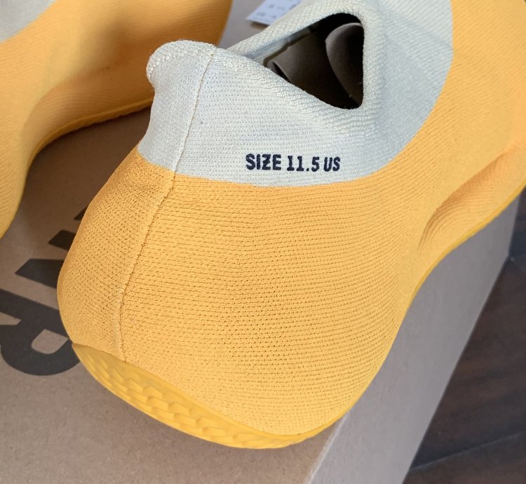 Yeezy Knit Runner - Sulfur
