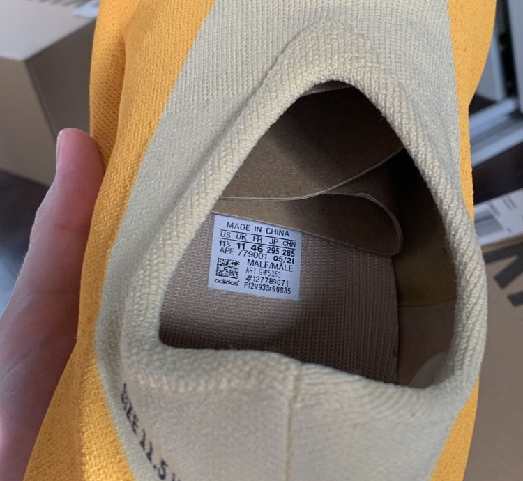 Yeezy Knit Runner - Sulfur