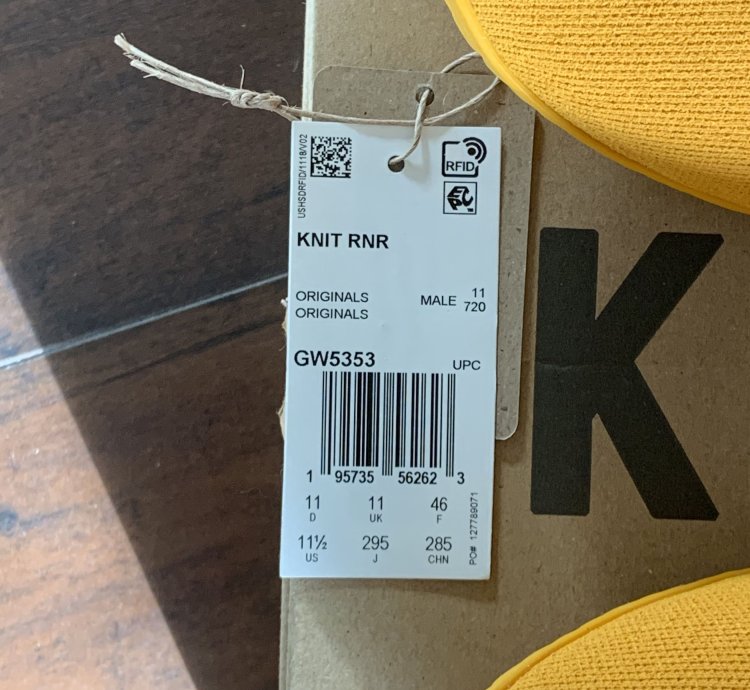 Yeezy Knit Runner - Sulfur