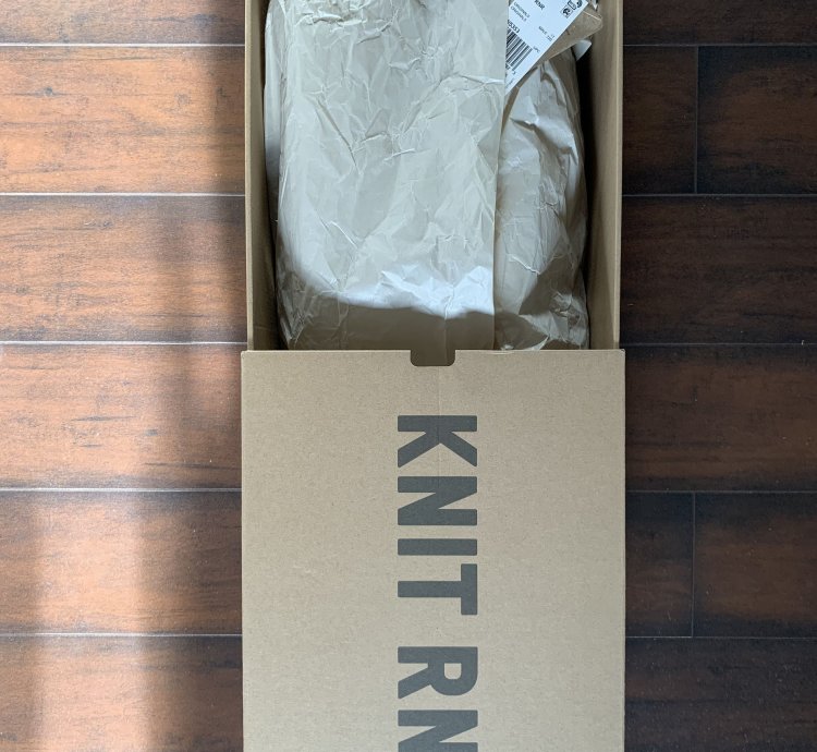 Yeezy Knit Runner - Sulfur