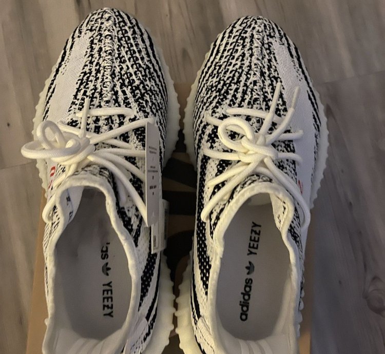 Yeezy V2 350 Boost Zebra