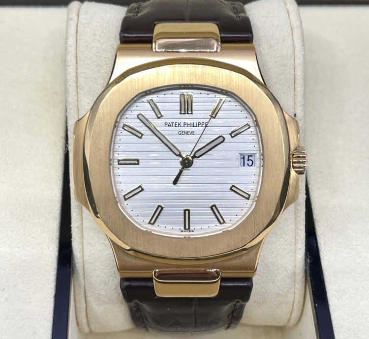 Patek Philippe Nautilus 5711j-001 Yellowgold 18kt Box Papers Like New Mint Condition