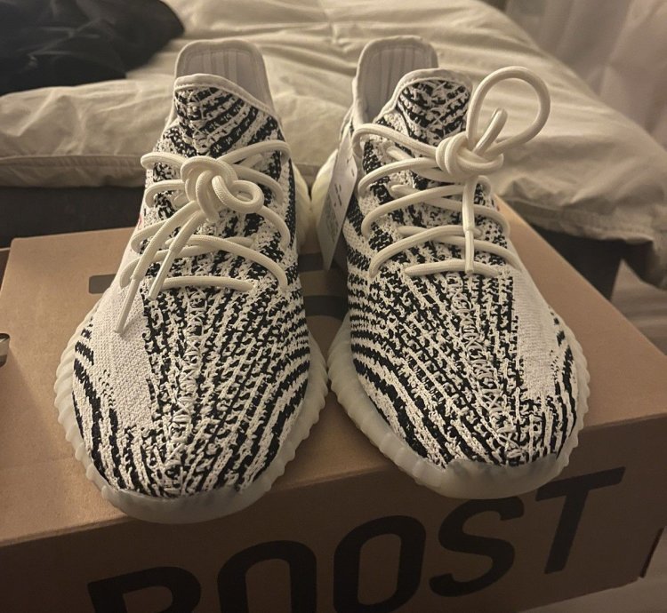 Yeezy V2 350 Boost Zebra