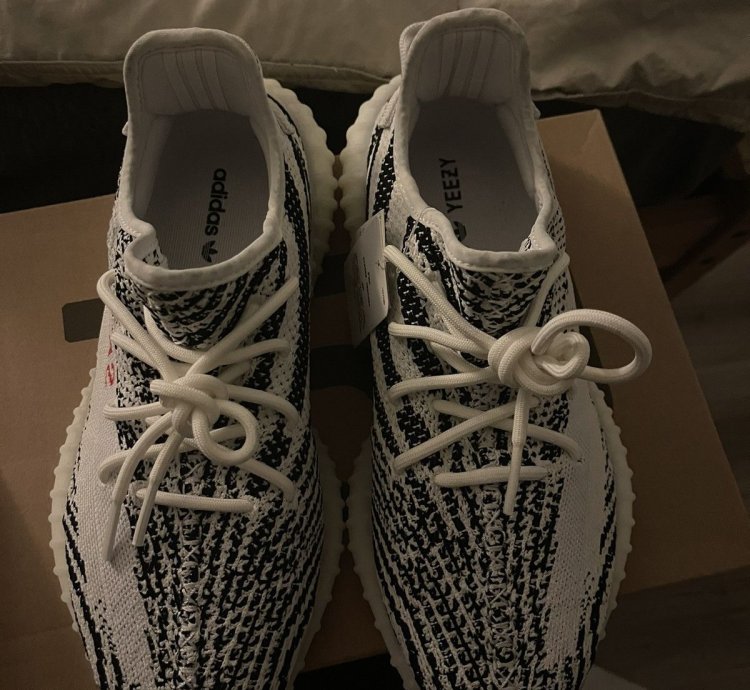 Yeezy V2 350 Boost Zebra