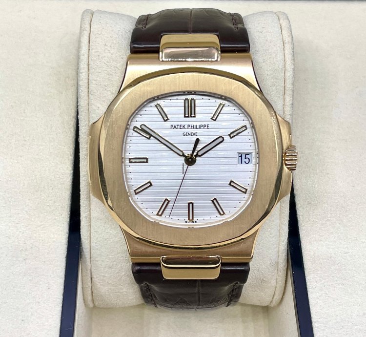 Patek Philippe Nautilus 5711j-001 Yellowgold 18kt Box Papers Like New Mint Condition