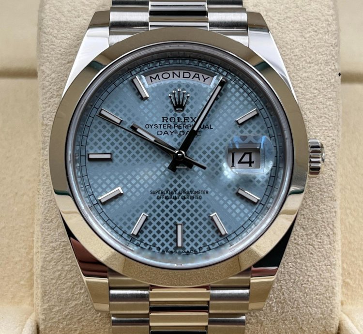 Rolex Day-date 40 40mm Ice Blue Motif Dial Platinum Bracelet 228206 Box Papers 2021